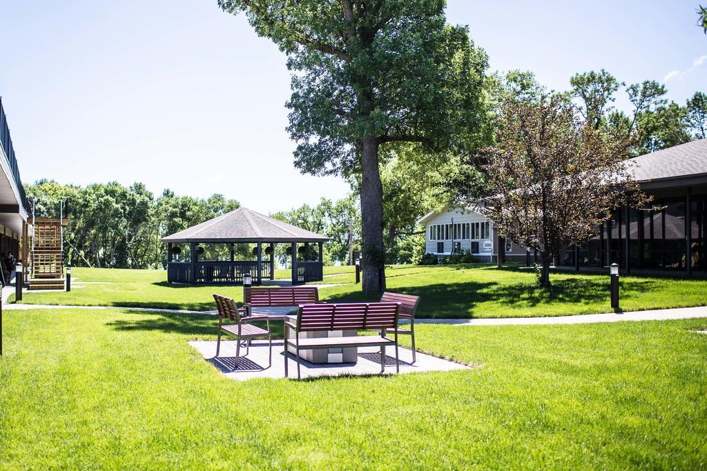 Okoboji Commons Hotel ภายนอก รูปภาพ
