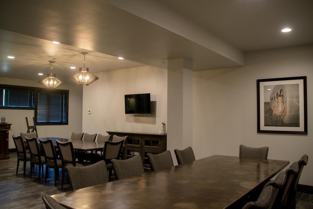 Okoboji Commons Hotel ภายนอก รูปภาพ