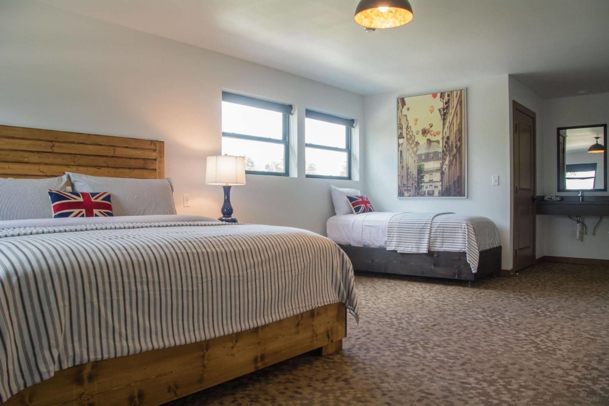 Okoboji Commons Hotel ภายนอก รูปภาพ